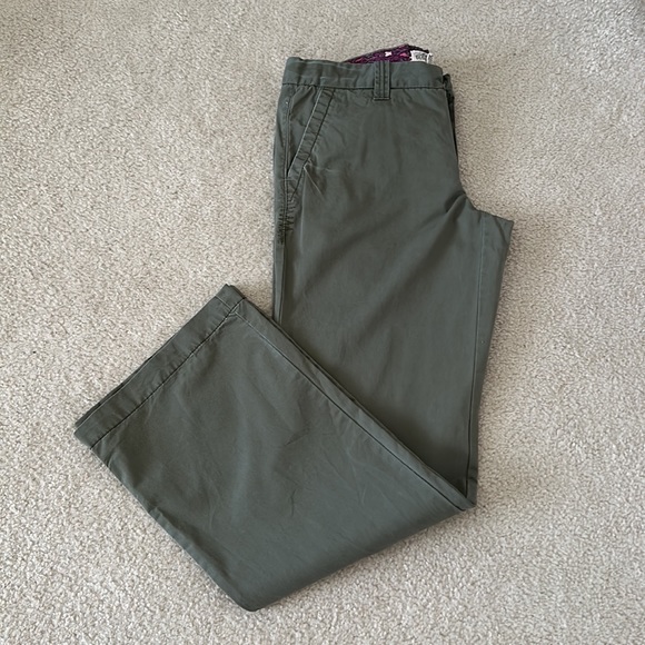 Super Cute Army Green Athletic Old Navy Ultra Low Rise Boot Pants Size 10 - Picture 2 of 13